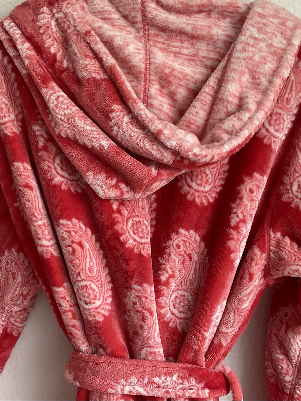 WORLD MARKET Coral and White Reversible Hooded Plush Robe | OS - Picture 3 of 7
